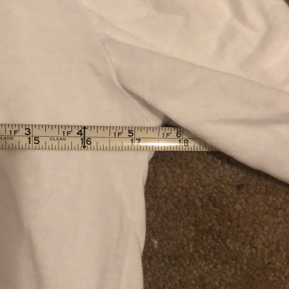 🛍 White Blouse with Ruffle Bottom🤍 - Picture 4 of 5